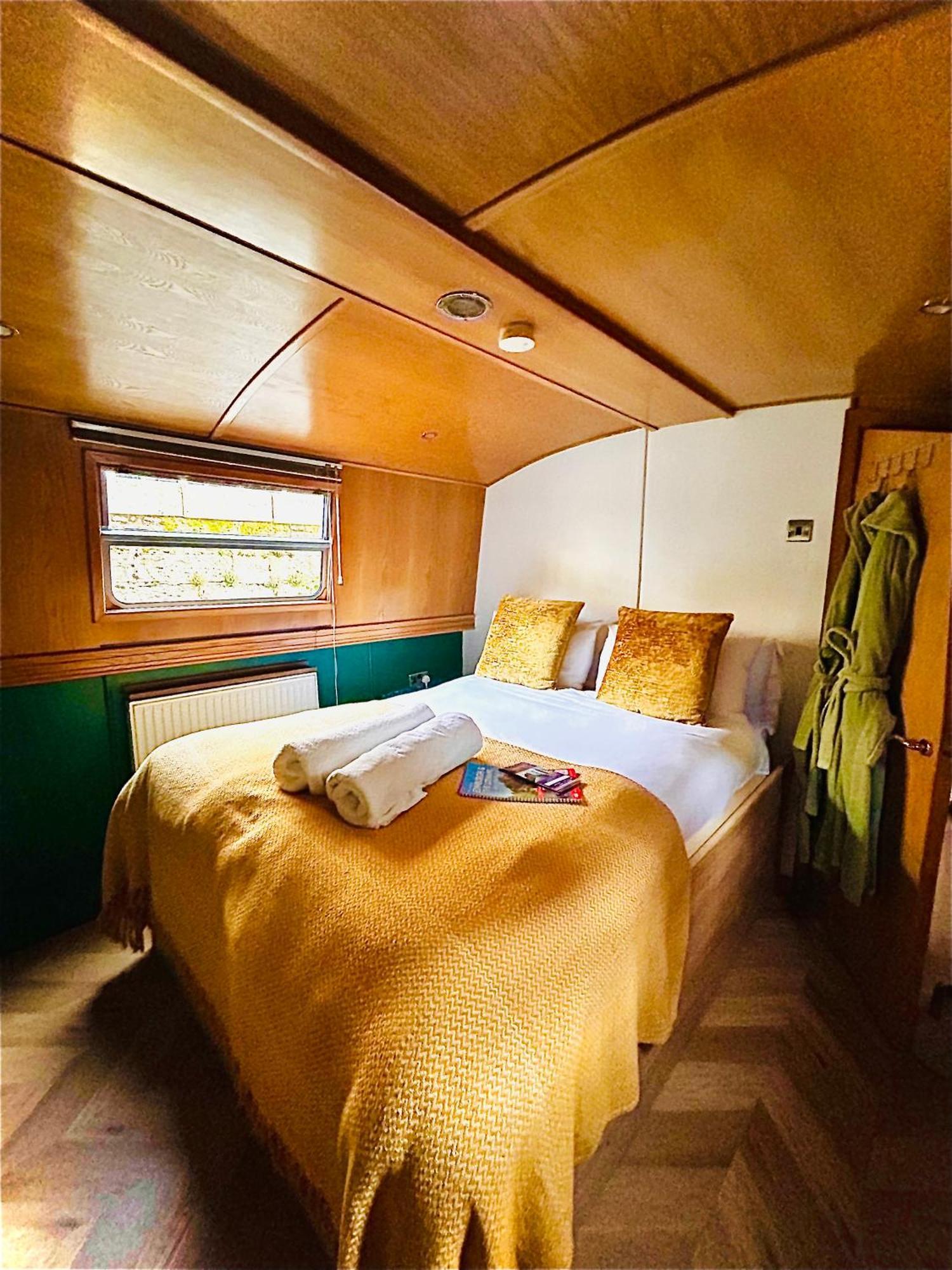 Edinburgh - Houseboats Hotel Ngoại thất bức ảnh