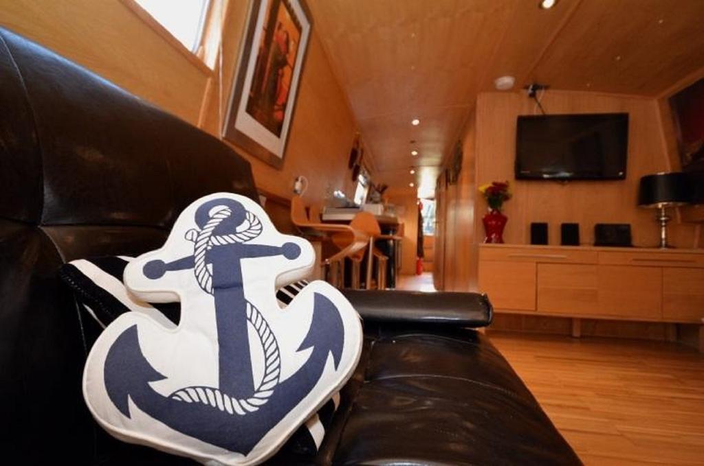 Edinburgh - Houseboats Hotel Ngoại thất bức ảnh